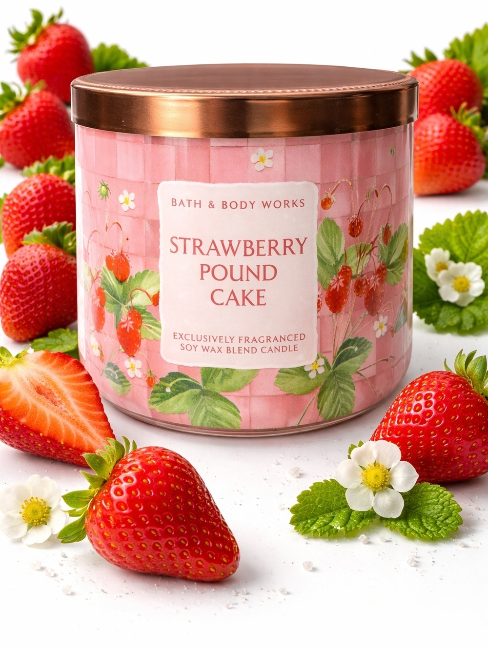 BATH & BODY WORKS STRAWBERRY POUND CAKE SOY CANDLE
